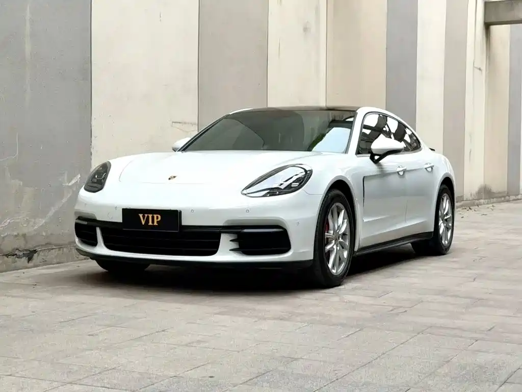 Porsche Panamera 2018 — фото 1