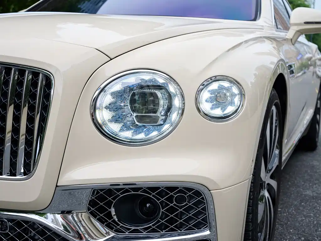 Bentley Flying Spur 2023 — фото 5