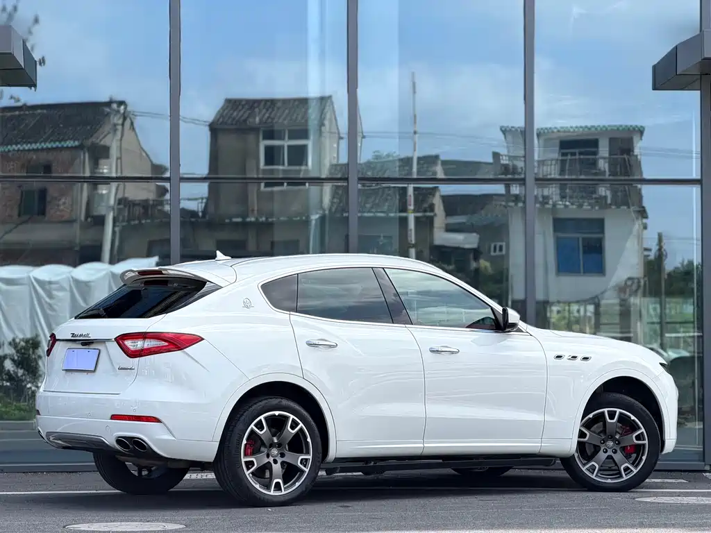 Maserati Levante 2017 — фото 5