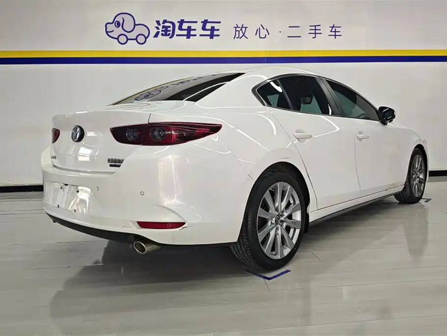 Mazda 3 Axela 2022 — фото 3