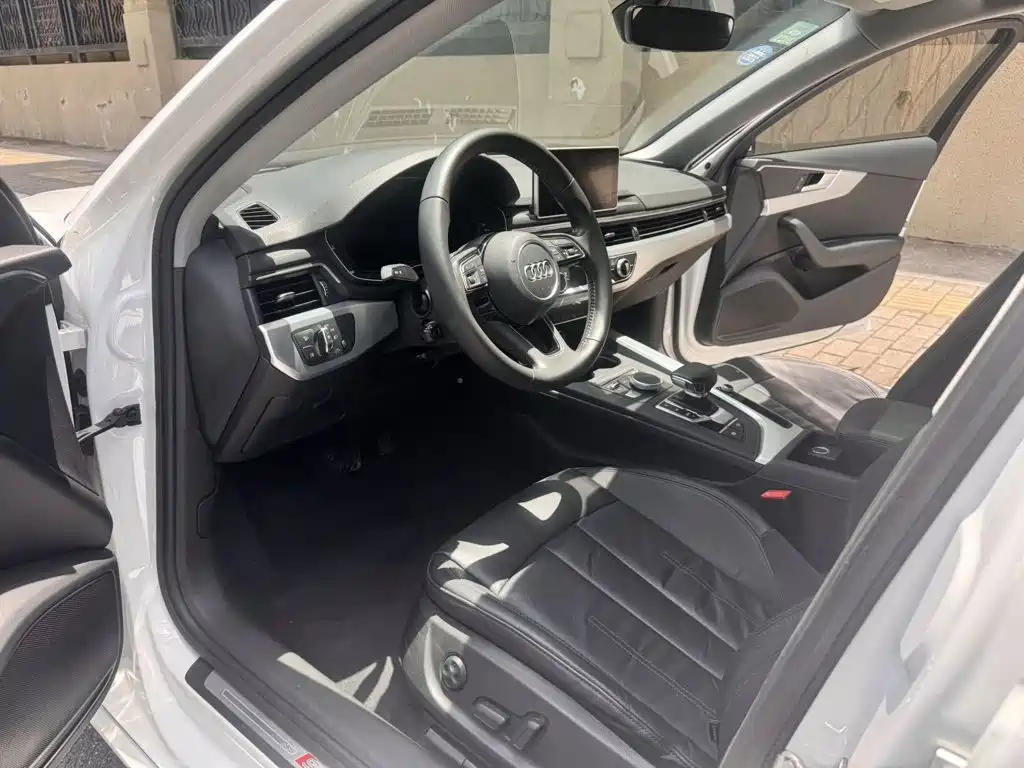 Audi A4L 2019