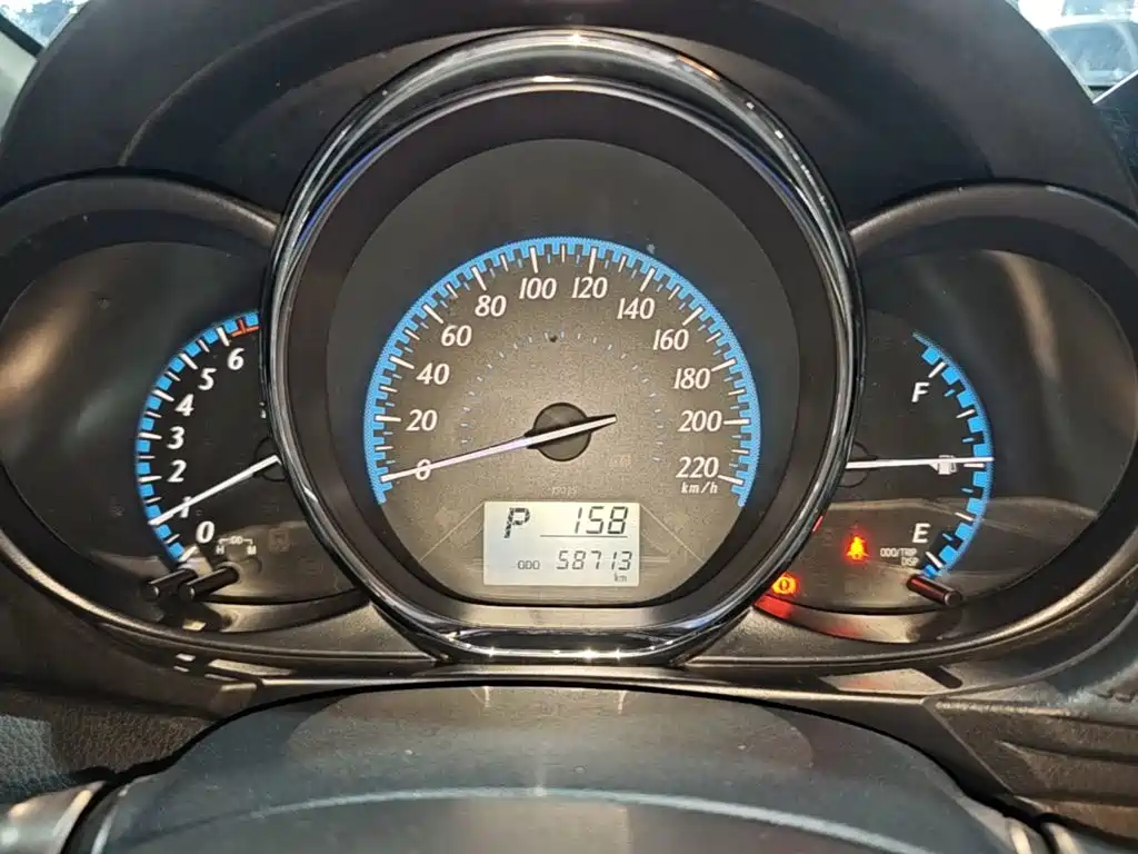 Toyota Yaris L 2016 — фото 12