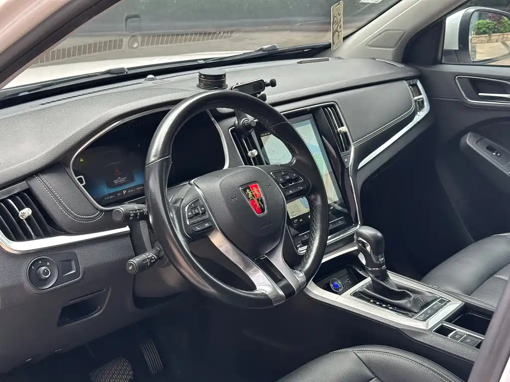Roewe RX5 New Energy 2018 — фото 9
