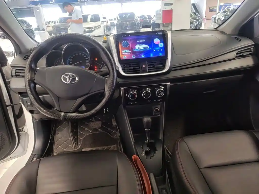 Toyota Yaris L 2018 — фото 10