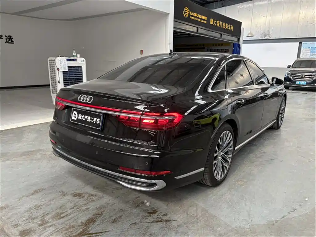 Audi A8 2025 — фото 10