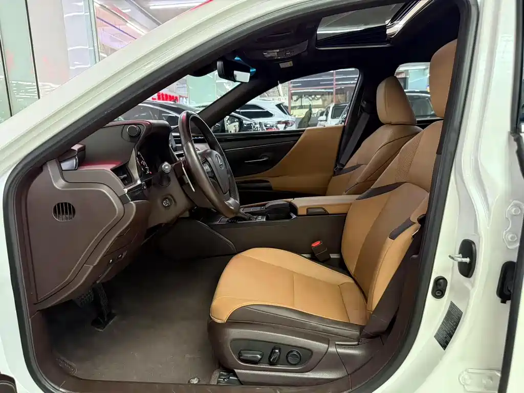 Lexus ES 2020