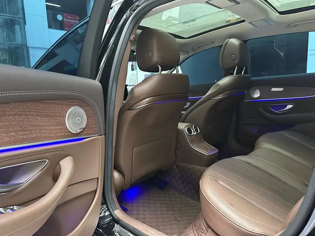 Mercedes-Benz E-Class 2023 — фото 13