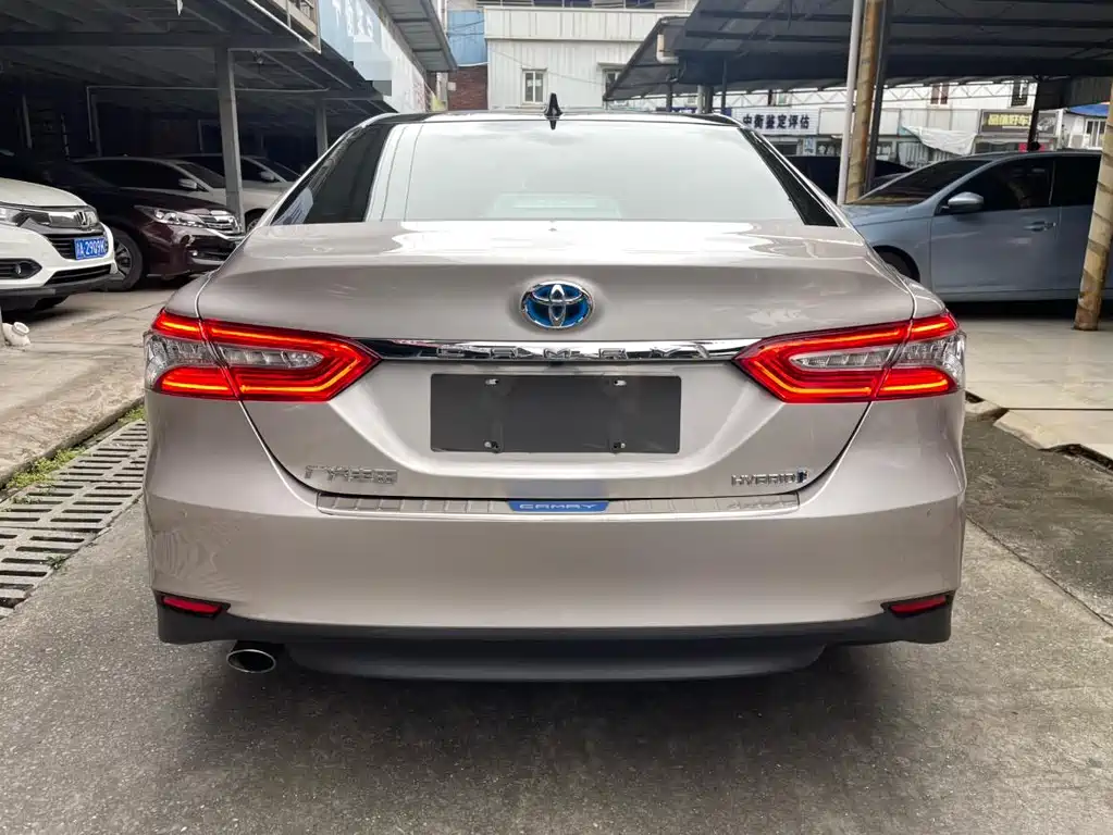 Toyota Camry 2022 — фото 19