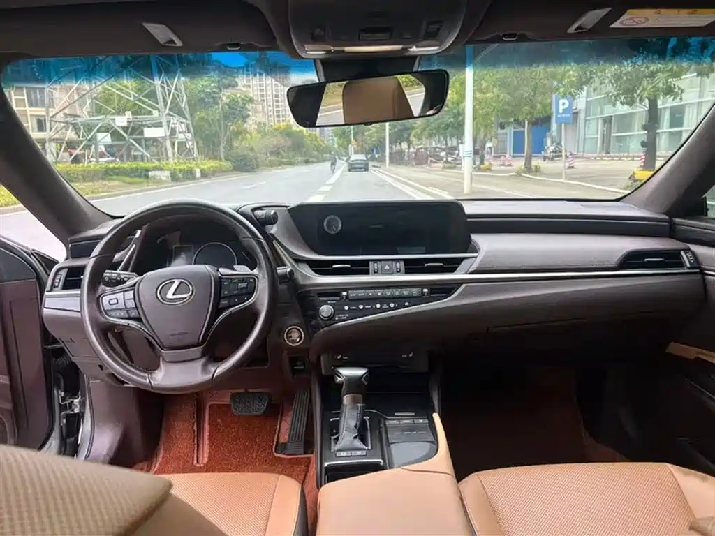 Lexus ES 2020 — фото 14