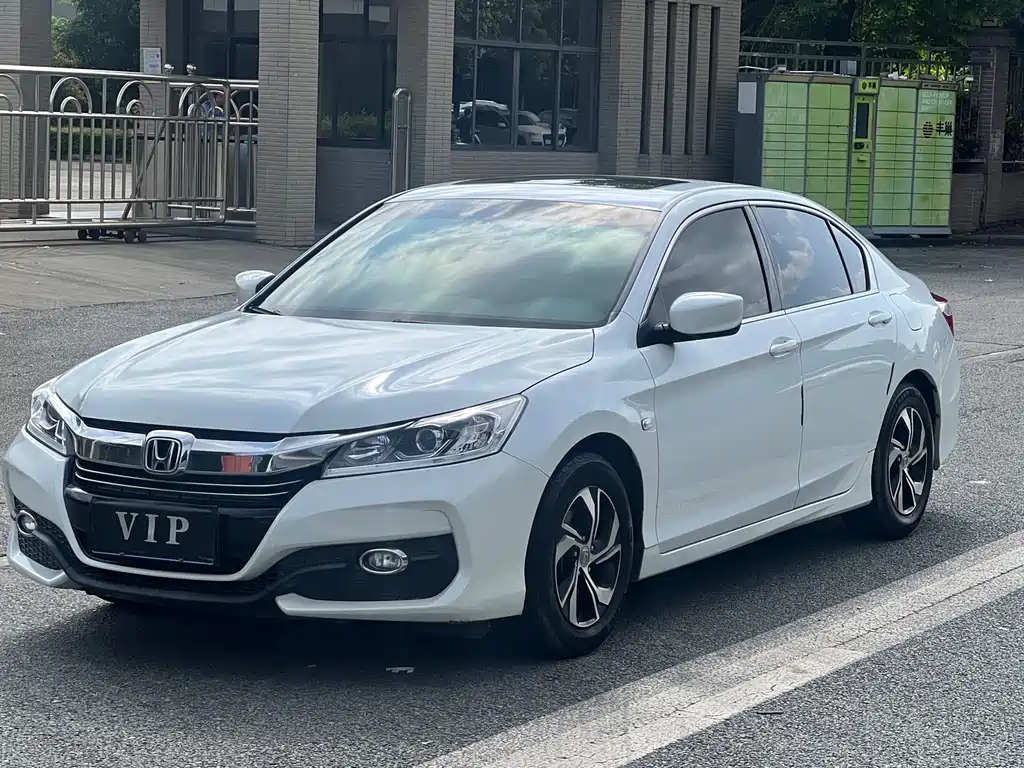 Honda Accord 2018 — фото 1