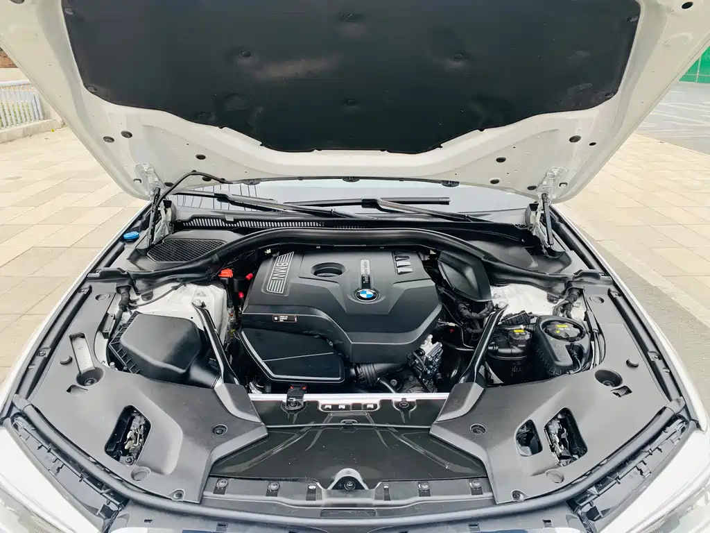 BMW 5 Series 2018 — фото 15