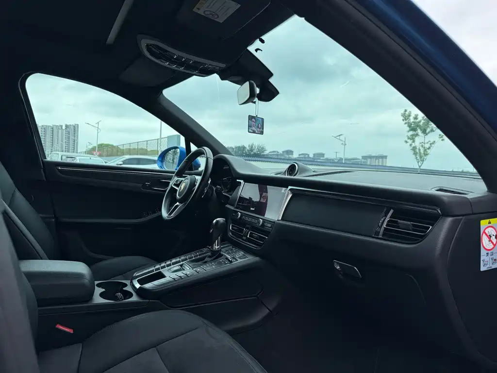 Porsche Macan 2018 — фото 18