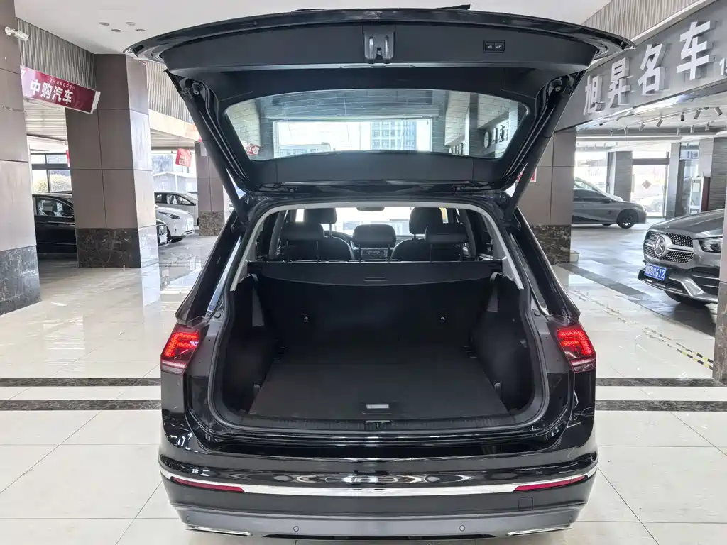 Volkswagen Tiguan L 2018 — фото 8