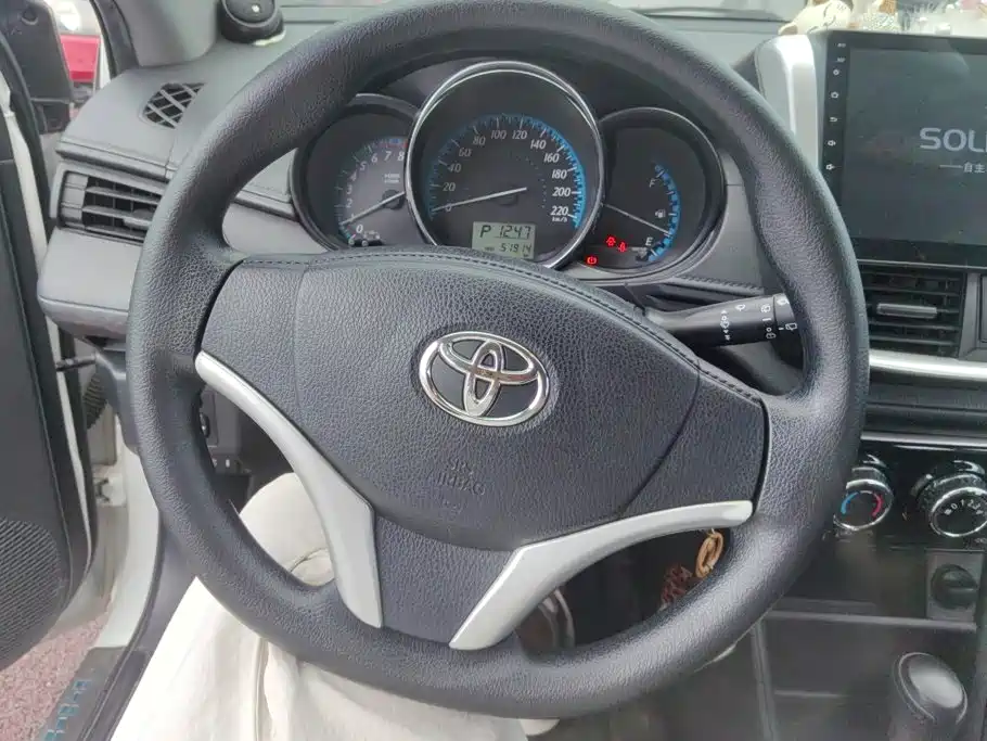Toyota Yaris L 2017 — фото 15