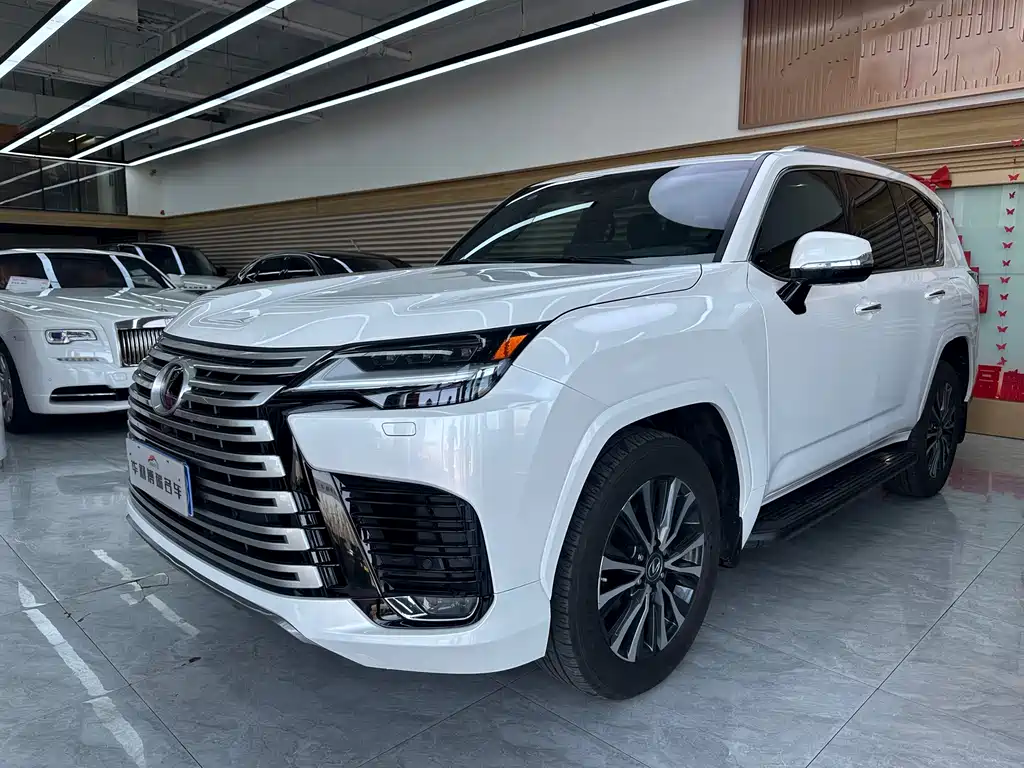 Lexus LX 2023 — фото 1