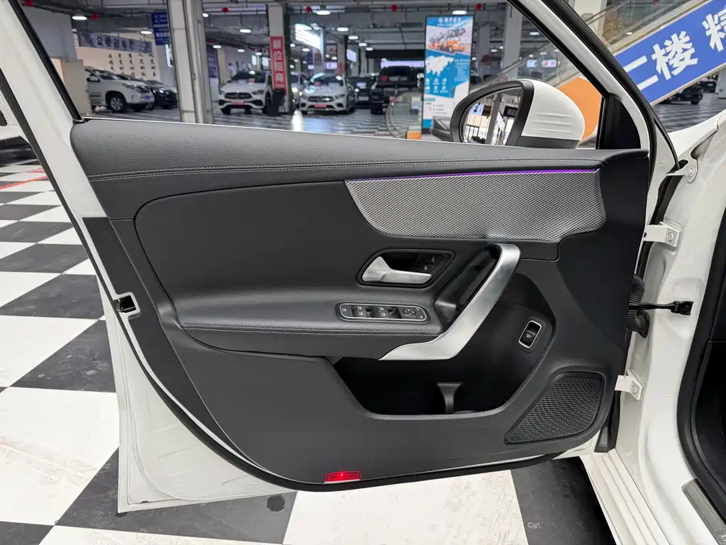 Mercedes-Benz A-Class 2023 — фото 6