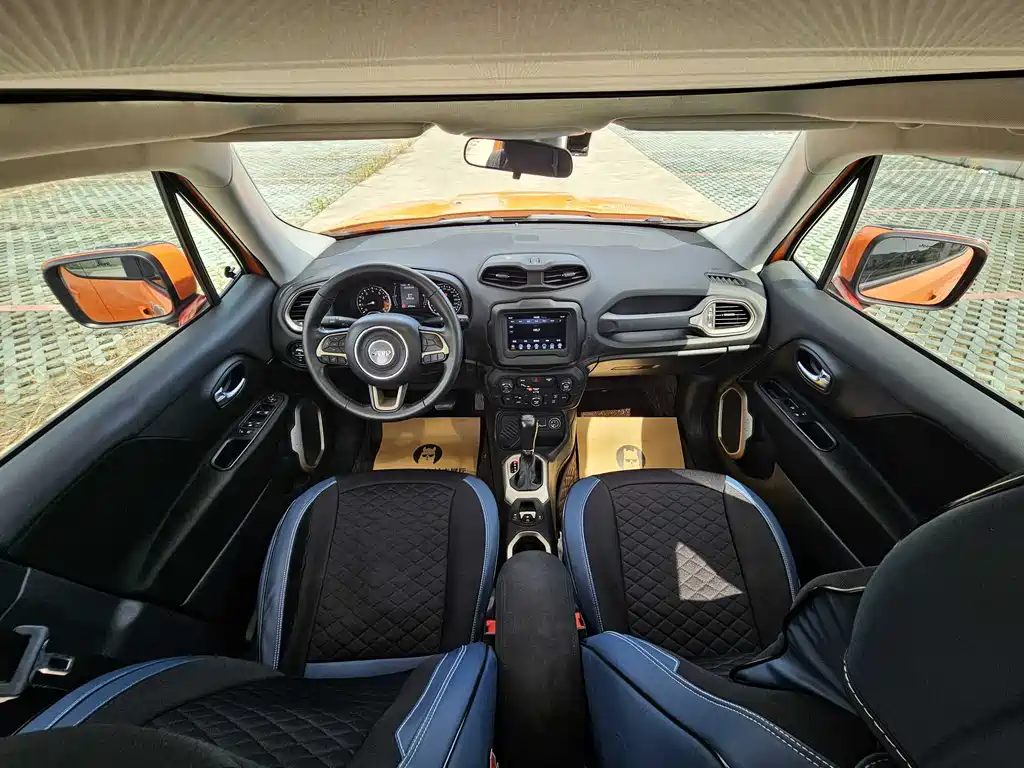 Jeep Renegade 2018 — фото 15