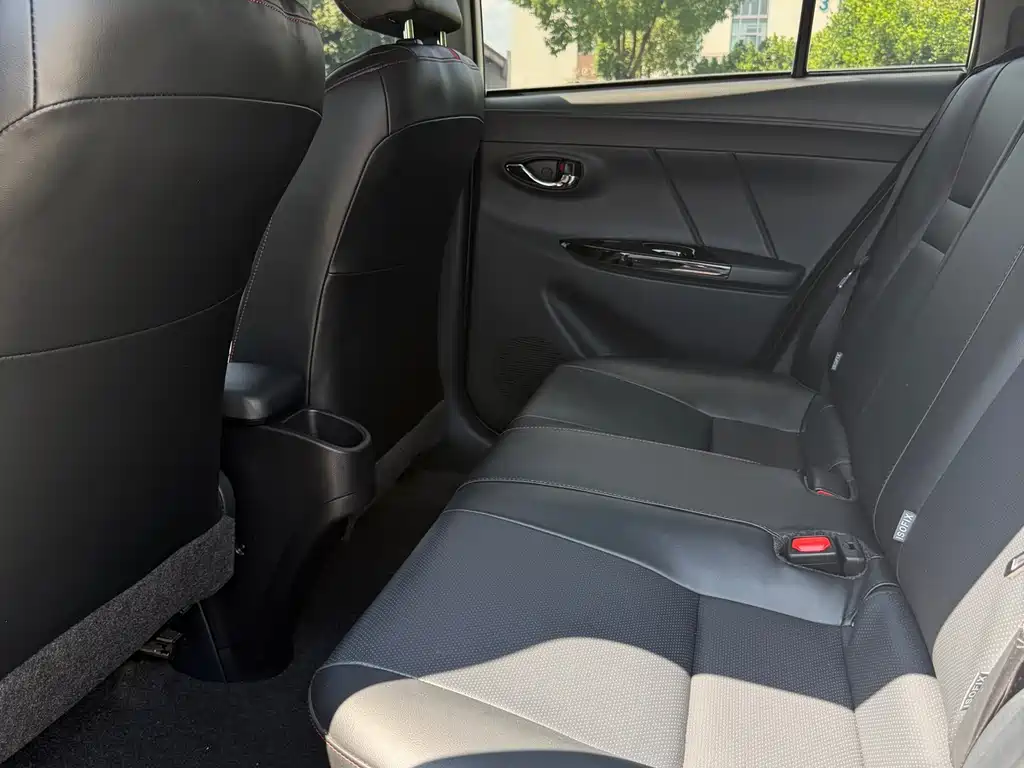 Toyota Yaris L 2022 — фото 14