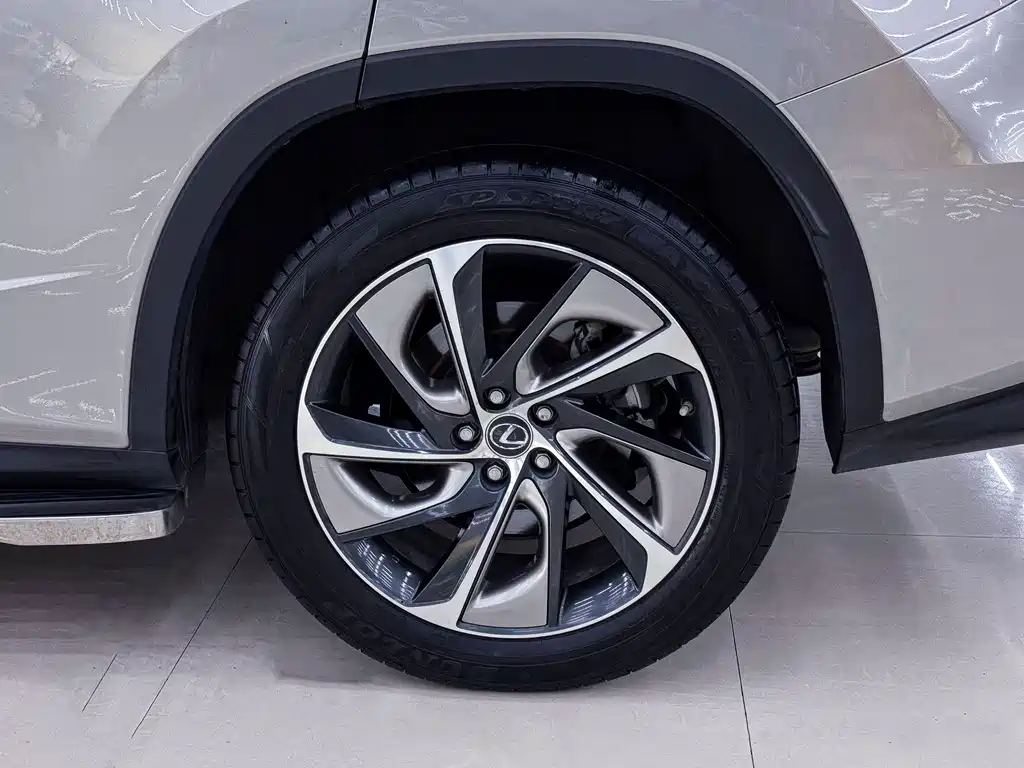 Lexus RX 2018 — фото 13