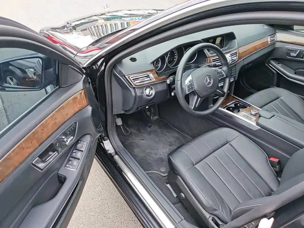 Mercedes-Benz E-Class 2015 — фото 16