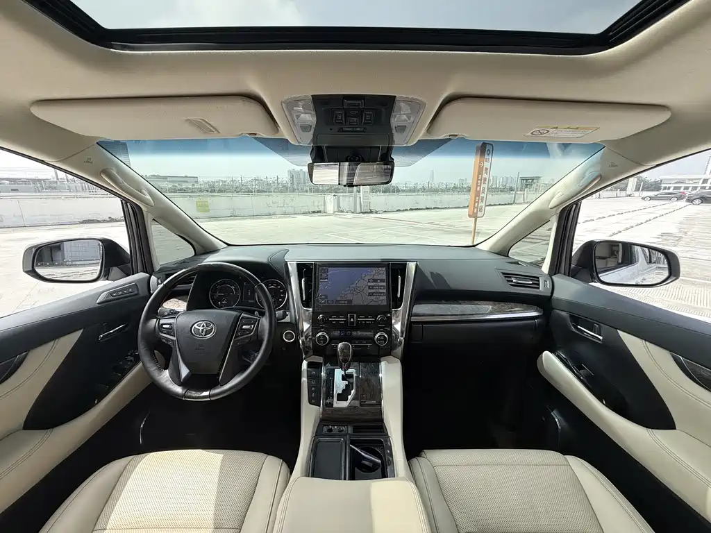 Toyota Alphard 2022 — фото 8