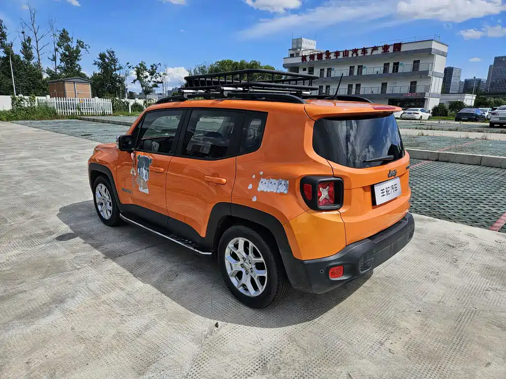 Jeep Renegade 2018 — фото 11