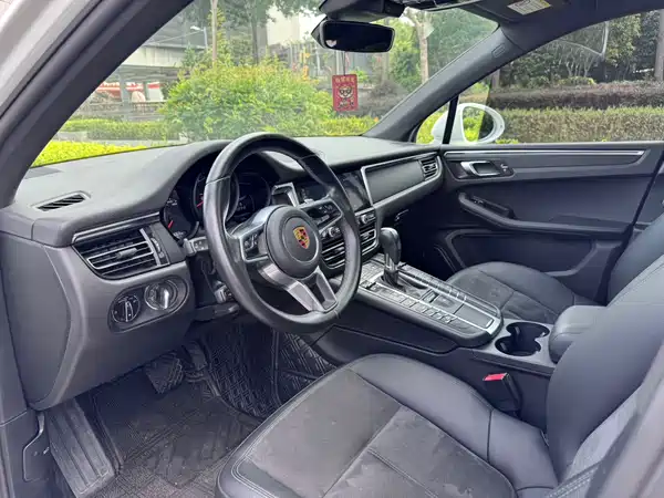 Porsche Macan 2021