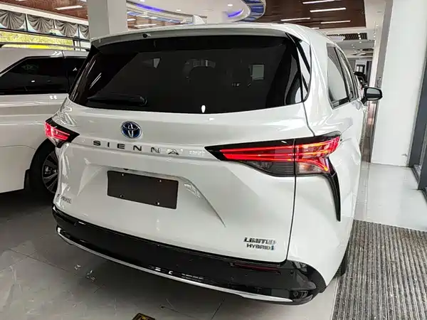 Toyota Sienna 2023