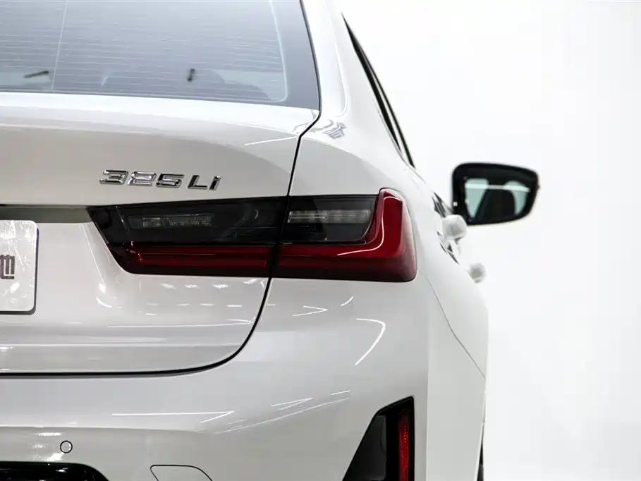 BMW 3 Series 2025 — фото 10