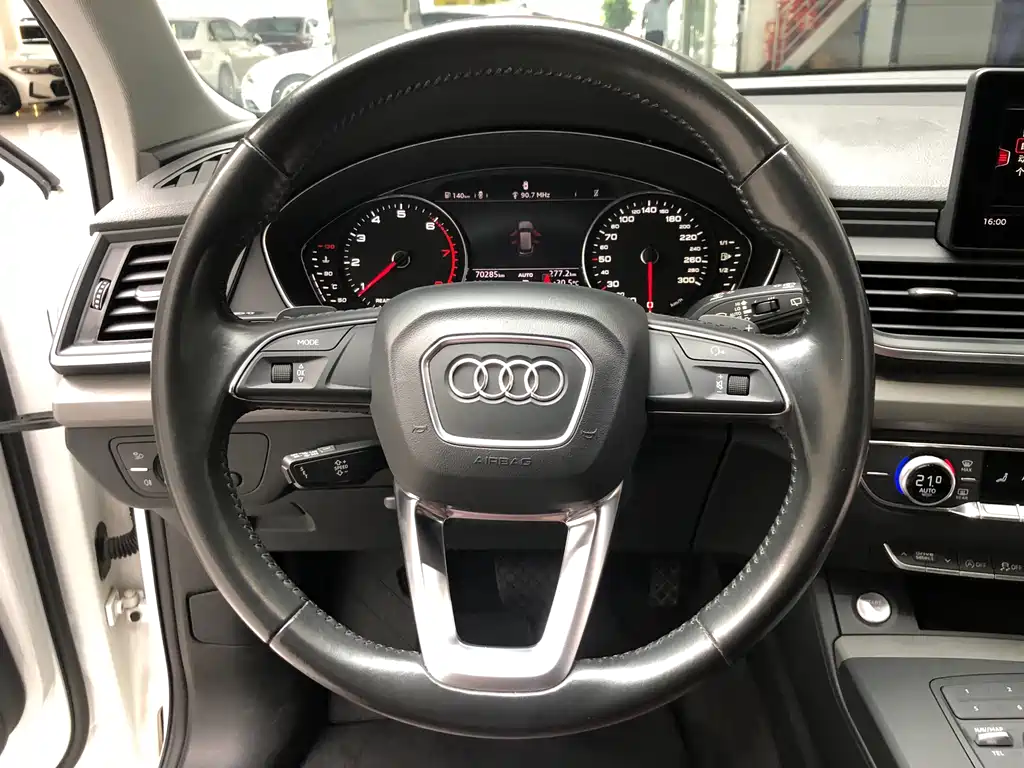 Audi Q5L 2019 — фото 9