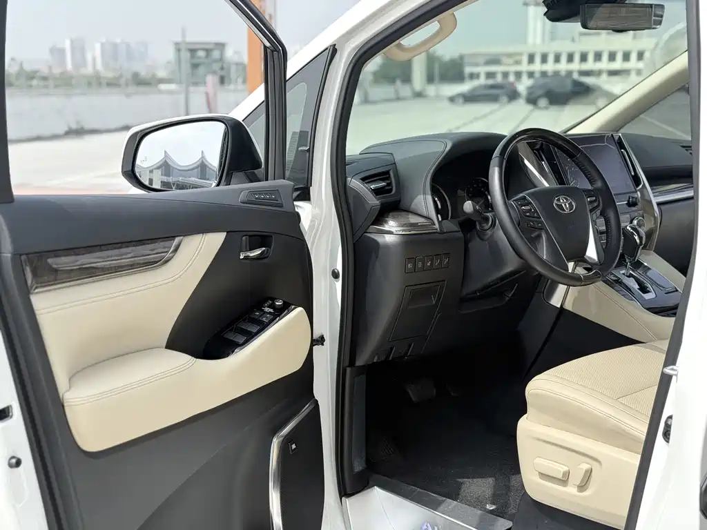 Toyota Alphard 2022 — фото 4