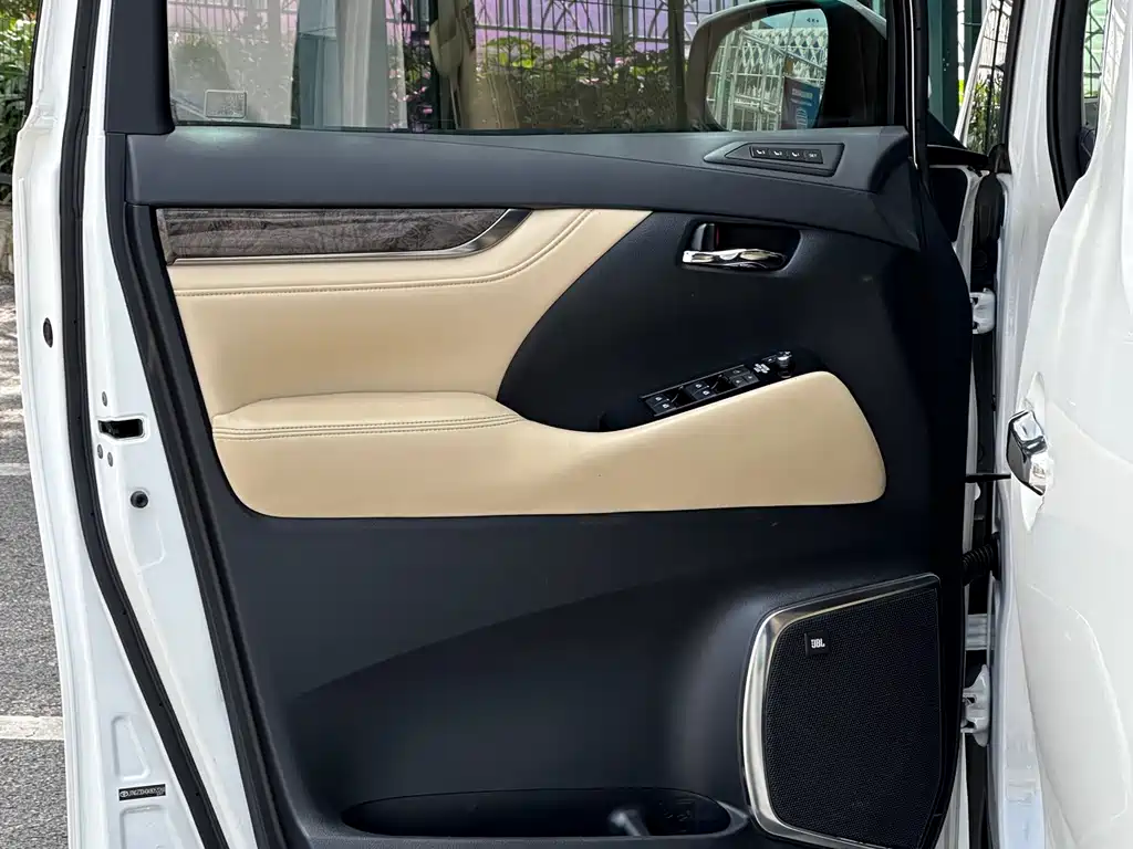 Toyota Alphard 2019 — фото 26