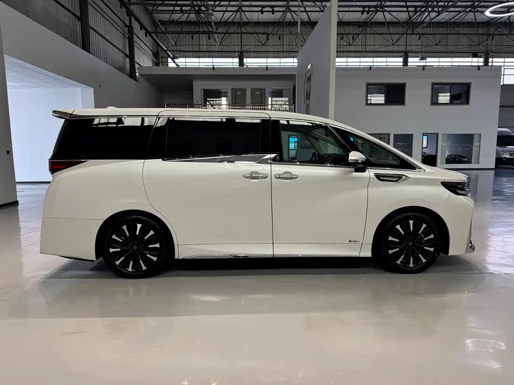 Toyota Vellfire 2023 — фото 7