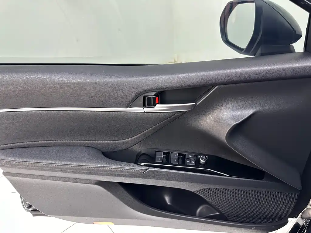 Toyota Camry 2021 — фото 16