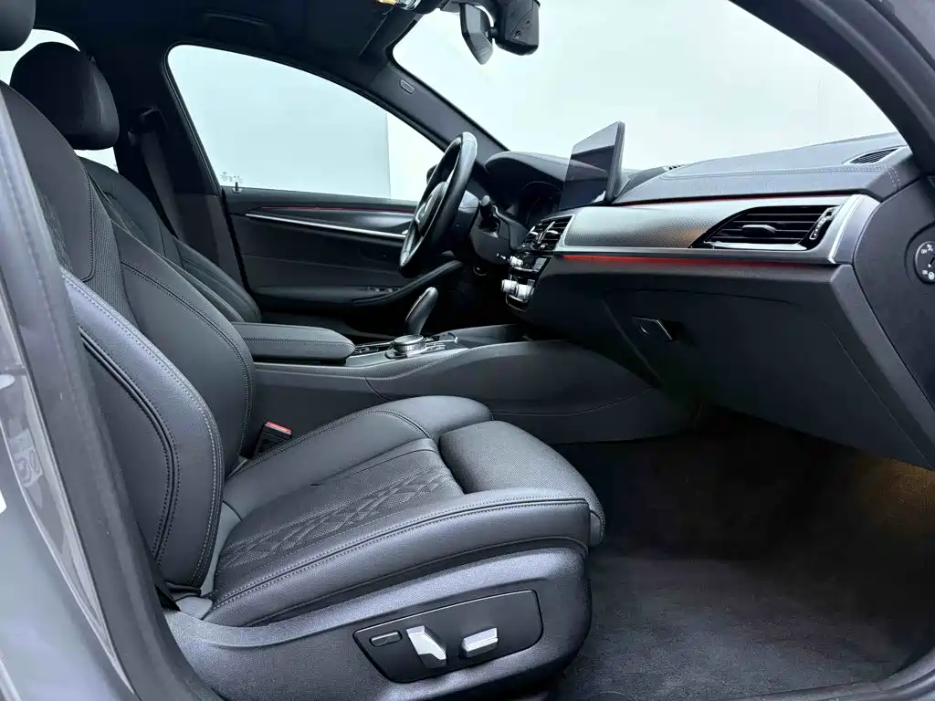 BMW 5 Series 2022 — фото 17