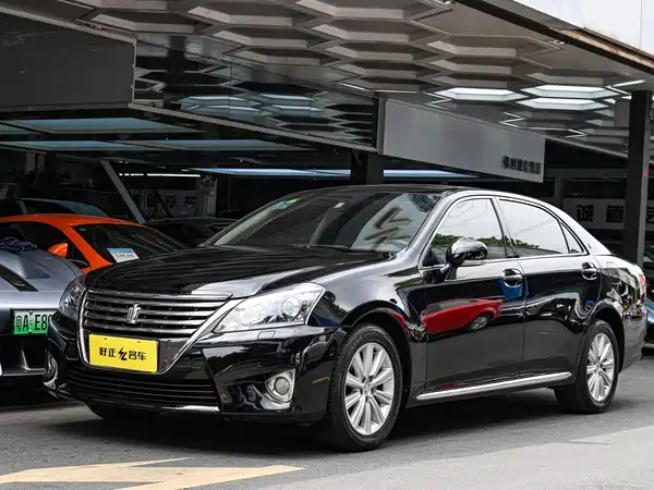 Toyota Crown 2014