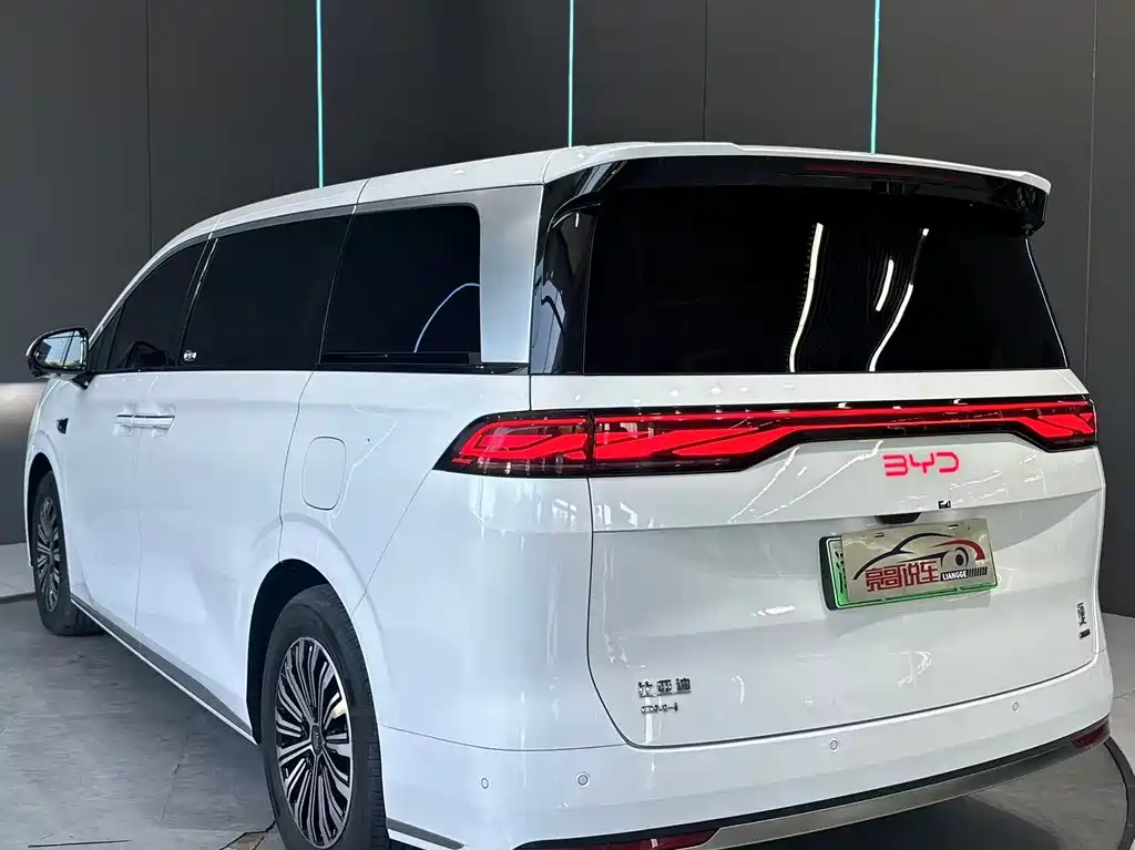 BYD Xia 2025 — фото 8