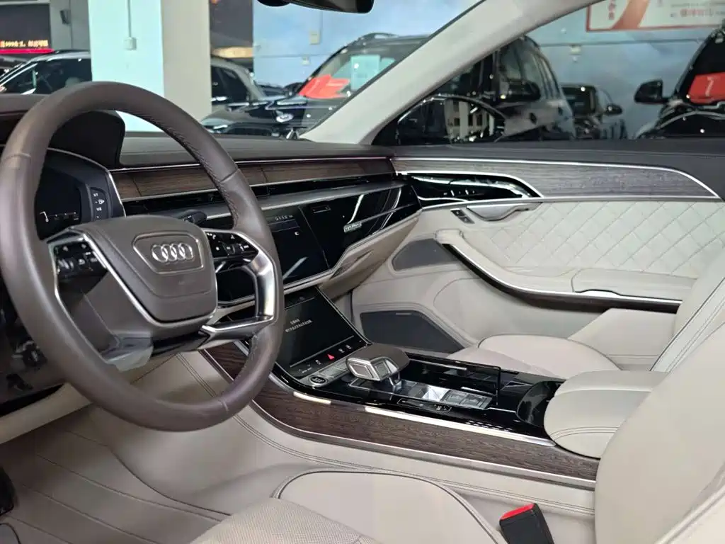 Audi A8 2022 — фото 28