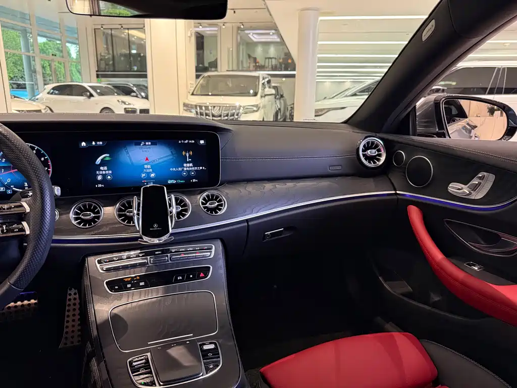 Mercedes-Benz E-Class 2023 — фото 16