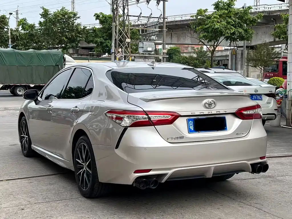 Toyota Camry 2021 — фото 9