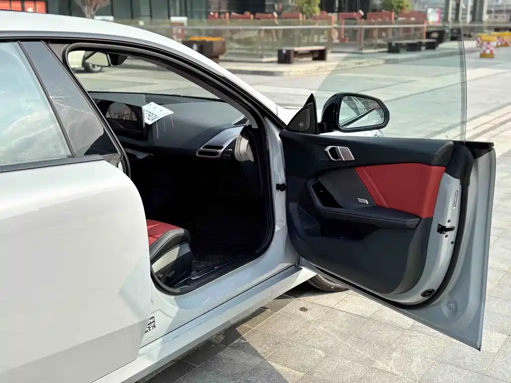 BMW 2 Series 2025 — фото 19