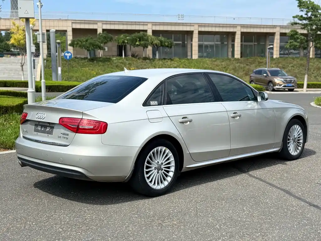 Audi A4L 2016