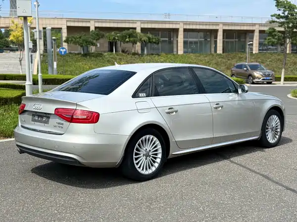 Audi A4L 2016