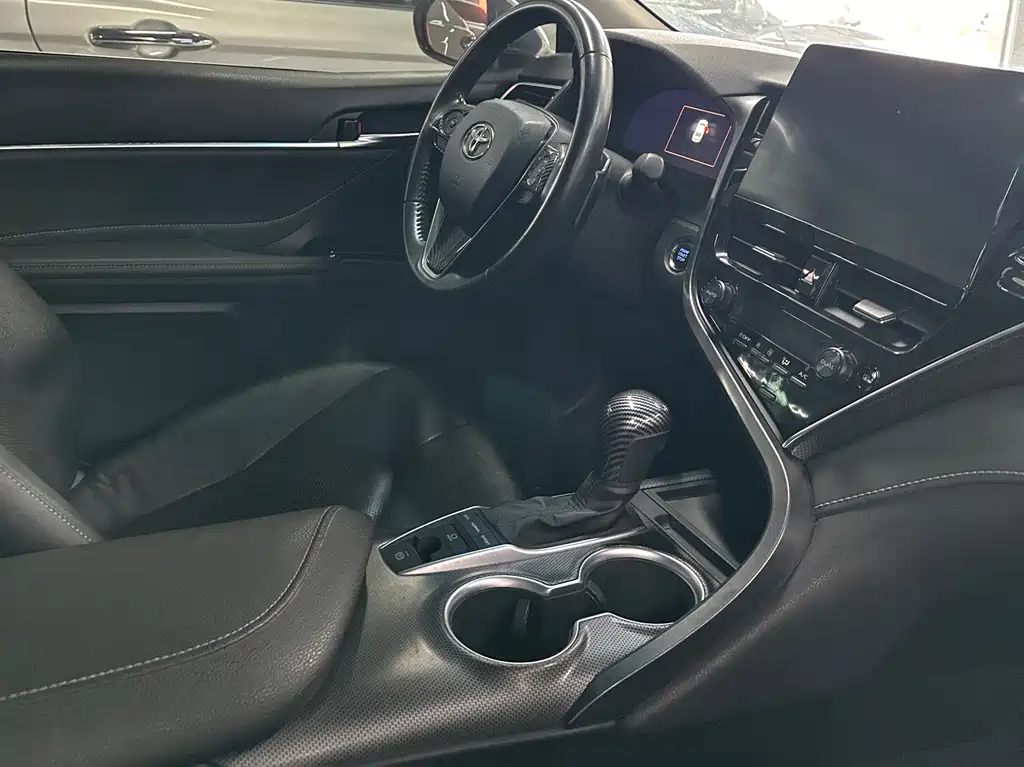 Toyota Camry 2021 — фото 13