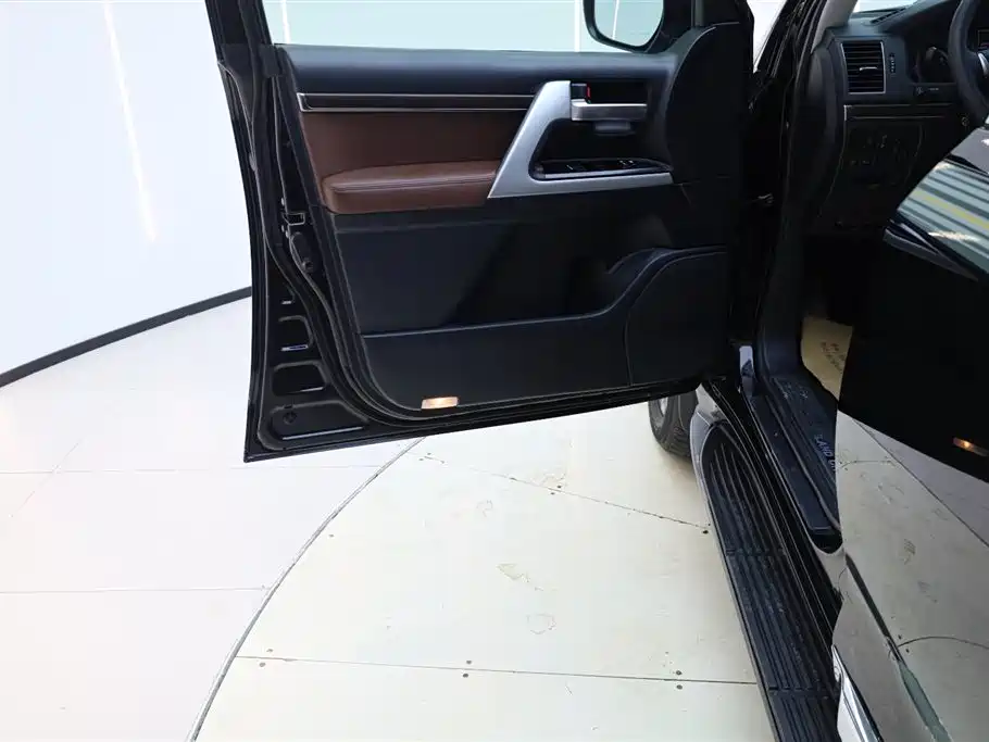 Toyota Land Cruiser 2019 — фото 13