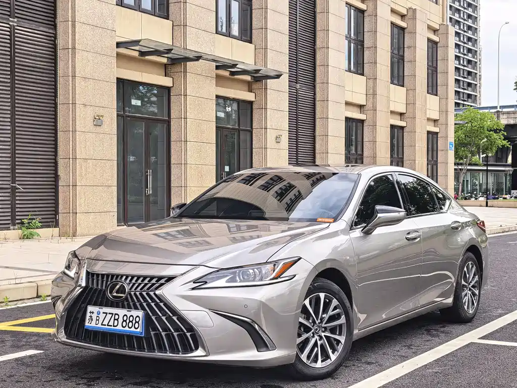 Lexus ES 2024