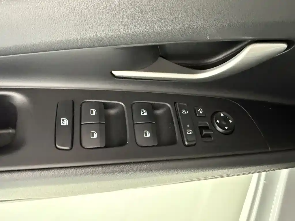 Hyundai Elantra 2022 — фото 8