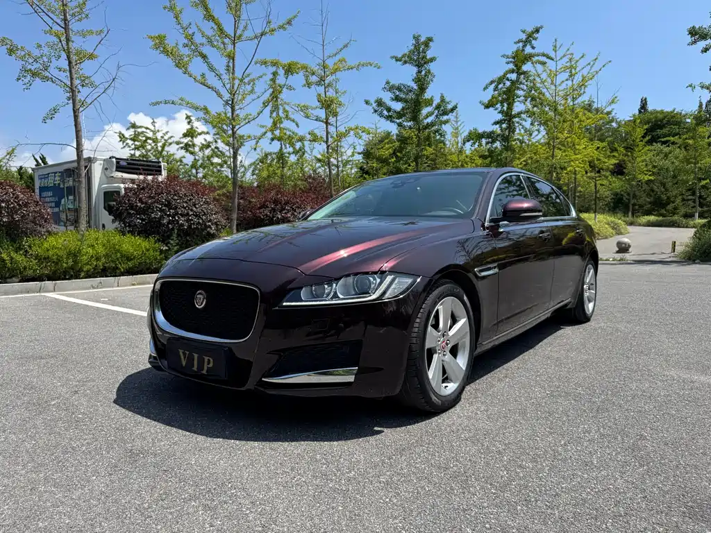 Jaguar XFL 2019 — фото 1