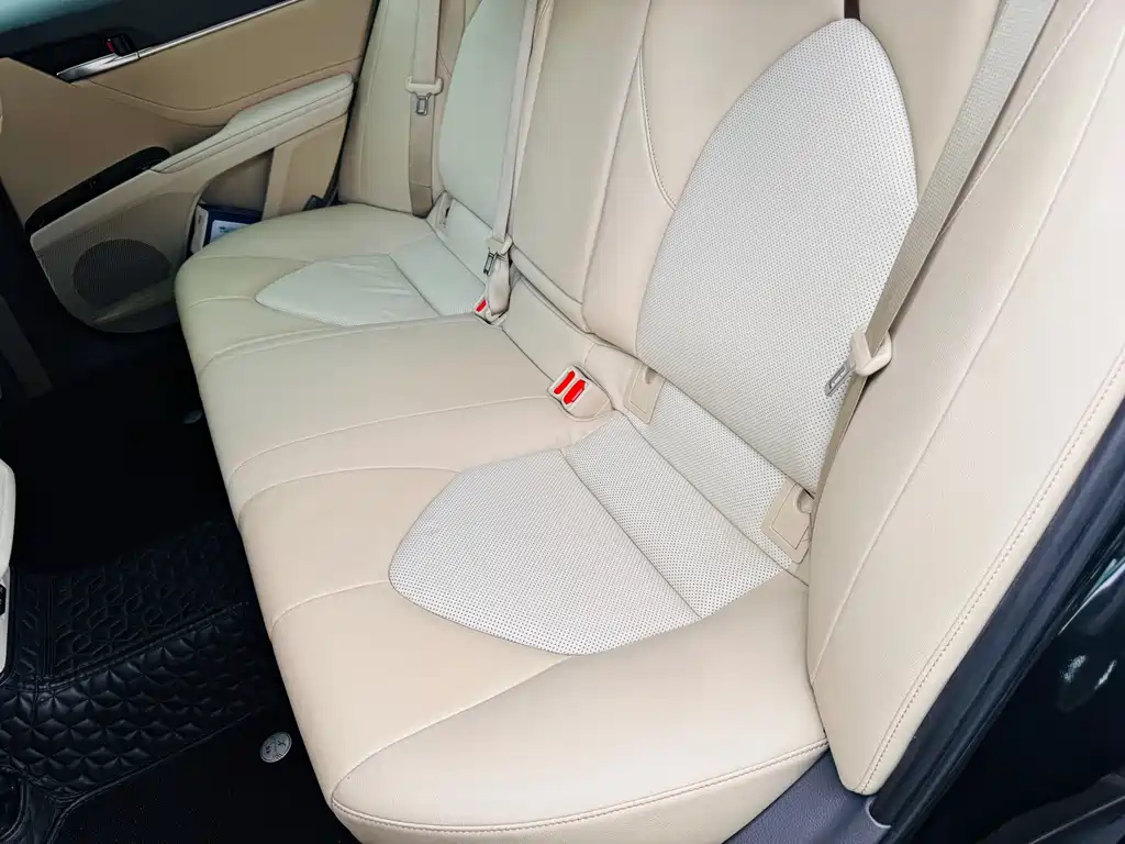 Toyota Camry 2020 — фото 24