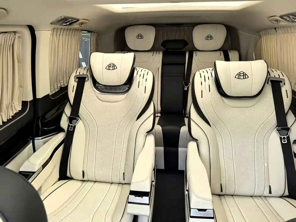 Mercedes-Benz V-Class 2023 — фото 20
